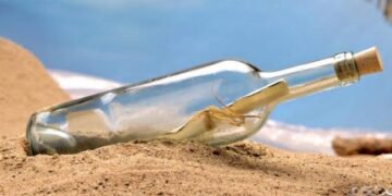 Пара виявила послання у пляшці на пляжі, але жахнулася від написаного: що там було