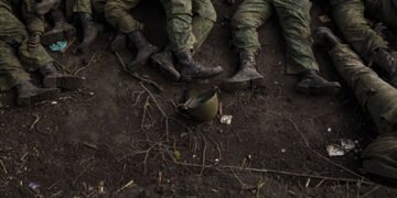 “Тіла валяються по пів року, кості лишаються, труни забиті”: окупант поскаржився на постійні обстріли та величезні втрати, – перехоплення ГУР