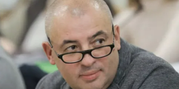 Член ЦВК, який вже майже два роки живе в Америці, досі не звільнений з посади попри скандал, – ЗМІ