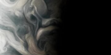 NASA показало “жуткое лицо” на поверхности Юпитера – фото