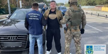 На Закарпатті чоловік ошукав матір загиблого військового на майже 7 мільйонів гривень – Офіс генпрокурора