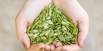 Названо неймовірні переваги гарбузового насіння