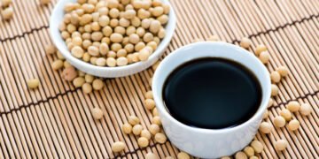 Який соєвий соус краще не купувати: що має бути у складі якісного продукту