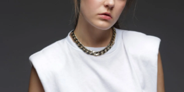 Мозок його блокує: названо колір бюстгальтера, який ідеально підходить під білий одяг