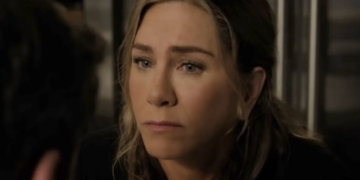 “Що ти з собою зробила?!” Фани обурені зовнішнім виглядом Дженіфер Еністон у новому сезоні “Ранкового шоу”: як змінилася акторка