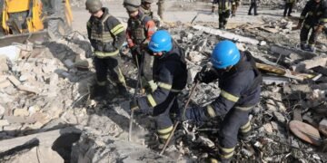 Внаслідок удару по селу на Харківщині загинула дружина, син та невістка військового, якого перепоховали