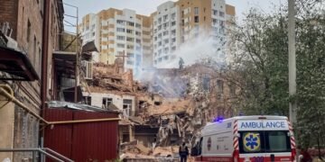 Российский ракетный удар Харькову: убиты 10-летний мальчик и его бабушка, 30 раненых