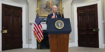 Байден обеспокоен возможным влиянием разногласий в Конгрессе на оказание помощи Украине