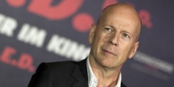 Друг Брюса Вілліса розповів, як деменція змінила актора: “Мовні навички йому більше недоступні”