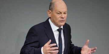 Шольц: Германия продолжит помогать Украине, одновременно поддерживая Израиль в борьбе с ХАМАС