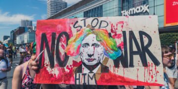 “Вічна війна” проти України допоможе Путіну посилити репресії. Все, що йому потрібно – контроль над своїм народом, – британський політолог Марк Галеотті