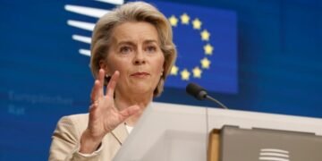 ЕС работает над предложением по использованию прибыли по замороженным российским активам в пользу Украины