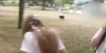 У Києві підлітки закидали яйцями дівчинку у день її народження. ВІДЕО