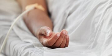 Житель Індії вкусив за пеніс коханця знайомої за відмову брати участь у сексі втрьох