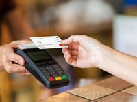 “Укрнафта” с ПриватБанком внедрили сервис пополнения банковских карт на кассе АЗК