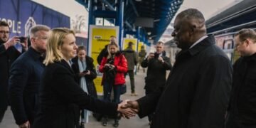 Остин обсудил с Зеленским американскую военную помощь Украине