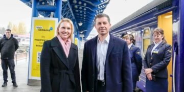 Министр транспорта Пит Буттиджич посетил Киев