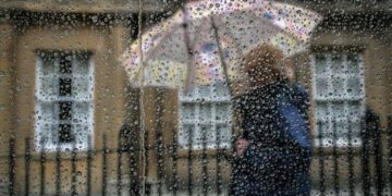 Синоптики предупредили украинцев о дожде и сильном ветре