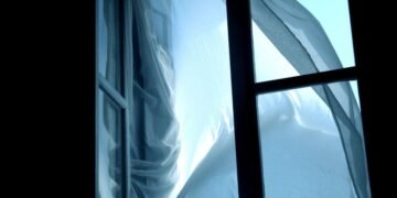 В Чернигове старушка выпрыгнула из окна многоэтажки