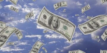 Дочь директора “Николаевводоканала” в Одессе разбрасывает пачки долларов в прямом смысле слова. ВИДЕО