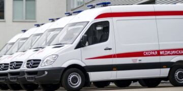 В России водители “скорых” увольняются из-за низких зарплат, срочно ищут актёров за деньги