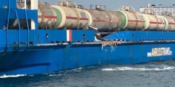 Российское судно с сжиженным газом протаранили в Черном море