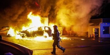 В Киеве вечером разгорелся масштабный пожар. ФОТО