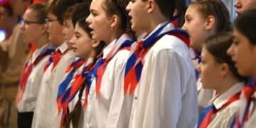 В России детям запретили приносить мобильные телефоны в школу