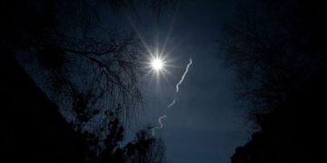 Массированная ночная атака россиян на Украину: что известно?