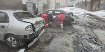 Оккупанты атаковали автостоянку предприятия в Херсоне. ФОТО