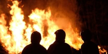 Обломки российского дрона упали во двор – возник пожар в Хмельницкой области