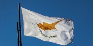 Кипр блокирует китайские карты российских банков