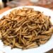 Люди почнуть масово поїдати комах: чому і коли це станеться