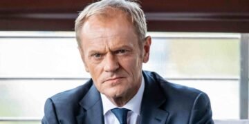 Туск звинуватив уряд Польщі у бездіяльності в ситуації з перекриттям кордону