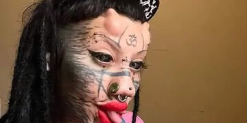 Жителька Італії вирішила стати кішкою і вже почала перетворення. ВІДЕО