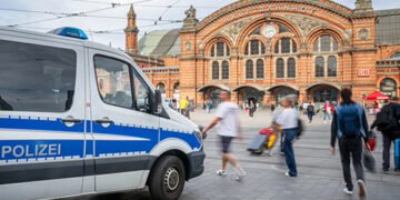 Кричали “Свобода Росії”: у Німеччині семеро росіян зі зброєю напали на чотирьох українців