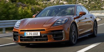 Нову модель Porsche Panamera порівняли з качкою. ВІДЕО