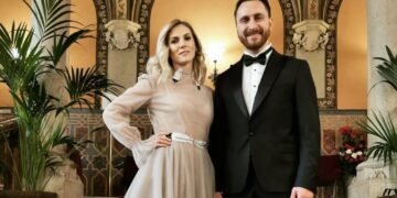 Дружина відомого українського співака розлучається з ним після 20 років шлюбу і шокувала їхнім листуванням