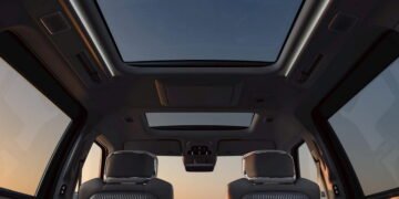 Volvo показала свой “сверхкомфортный” электромини-вэн EM90 – фото