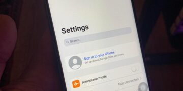 В Великобритании мужчина заказал в магазине Apple iPhone 15 Pro Max, а получил Android
