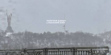 У Києві вітер пошкодив найбільший прапор України