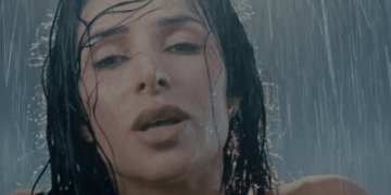 YouTube блокує: “оголена” Злата Огнєвіч розбурхала танцями в новому кліпі “Віддаю”