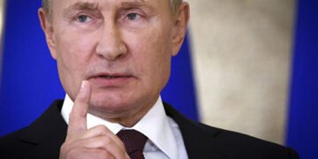 “Божевільний наступ на Авдіївку”: експерт пояснив, навіщо Путіну це місто