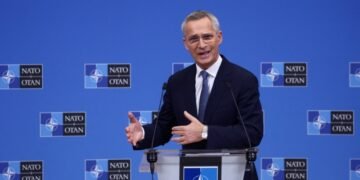 Столтенберг выразил уверенность в продолжении поддержки Украины со стороны США