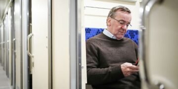 Міністр оборони Німеччини прибув до Києва з неоголошеним візитом