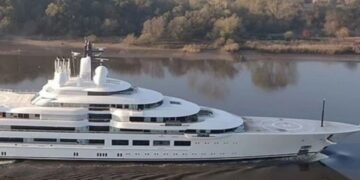 В Італії загадково зникла одна із “суперяхт” путіна