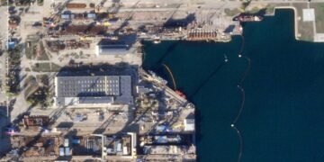 В сети появились фото «критических повреждений» корвета «Аскольд» в Керчи