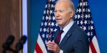 Байден: США не отступят перед вызовами со стороны Путина и ХАМАС