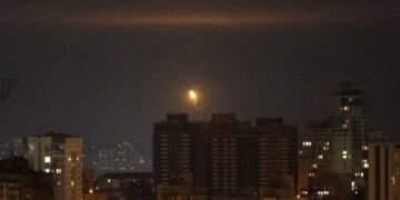 Российские войска вторую ночь подряд обстреливают Киев с воздуха