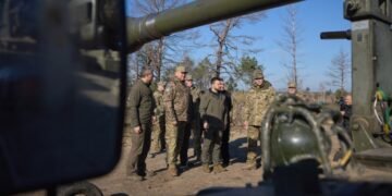 Зеленский и Залужный: ситуация на фронте «сложная»